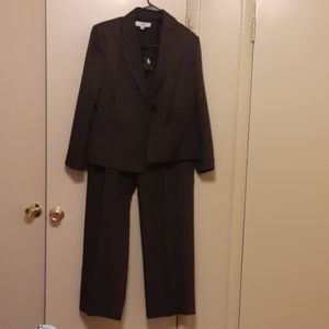 Le Suit pants suit
